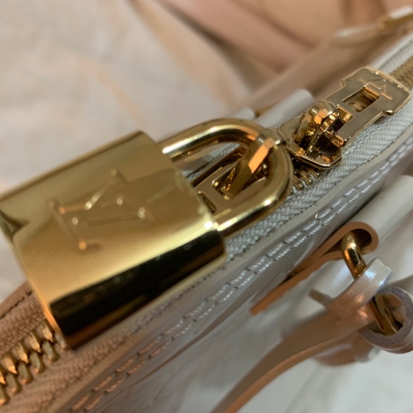 s-l400.jpg 100% Authentic Louis Vuitton Bag
